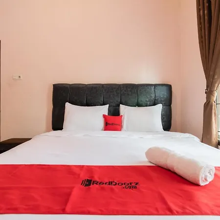 Reddoorz Syariah @ D'Ostha Residence Bukittinggi Exterior photo