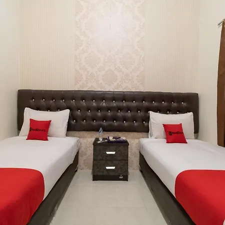 Reddoorz Syariah @ D'Ostha Residence Bukittinggi Exterior photo