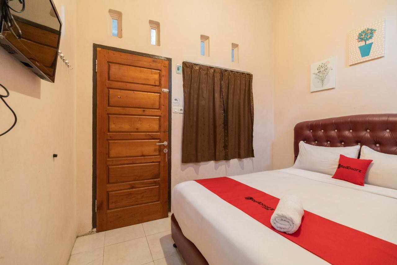 Hotel Reddoorz Syariah @ D'ostha *